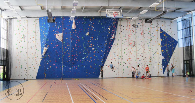 Vue globale du mur Escalade Salle des grenais St Philbert de grand lieu